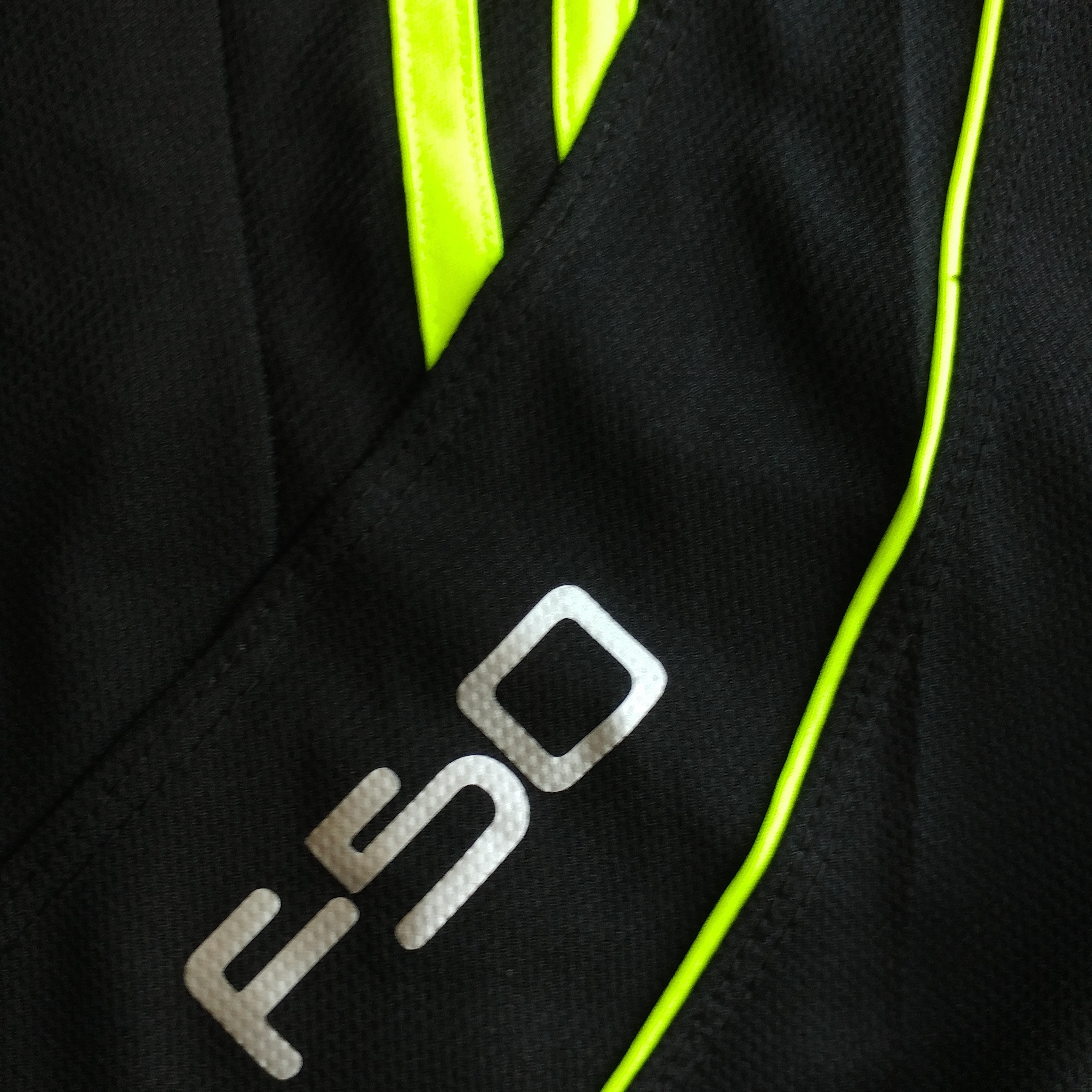 PANTS F50 Holand Negro Amarillo Neon Tela Pants deportivos hombre. Negro Amarillo Neon. Ropa deportiva hombre. Tienda para hombres.