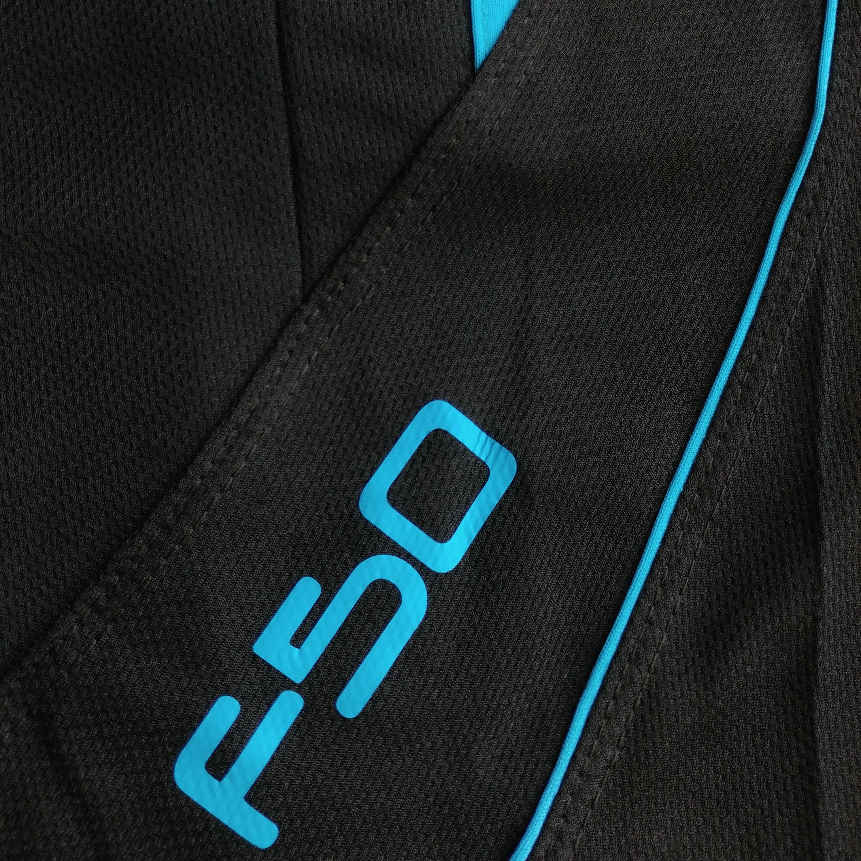 PANTS F50 Holand Negro Azul Neon Tela 2 Pants deportivos hombre. Negro Azul Neon. Ropa deportiva hombre. Tienda para hombres.
