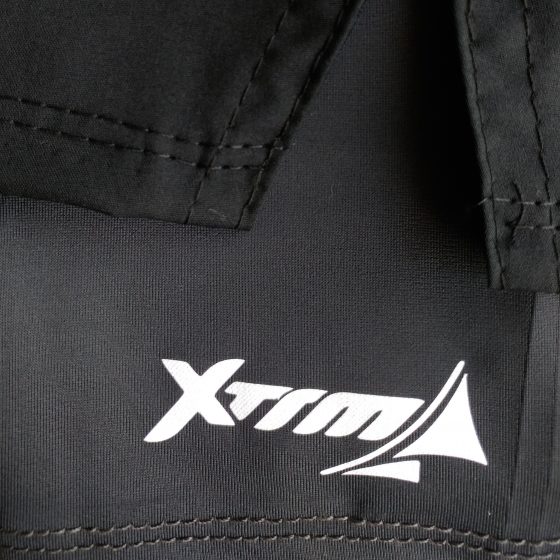 Short deportivo para correr hombre. Licra. Runner shorts. Negro Gris. Ropa deportiva hombre. Tienda para hombres.