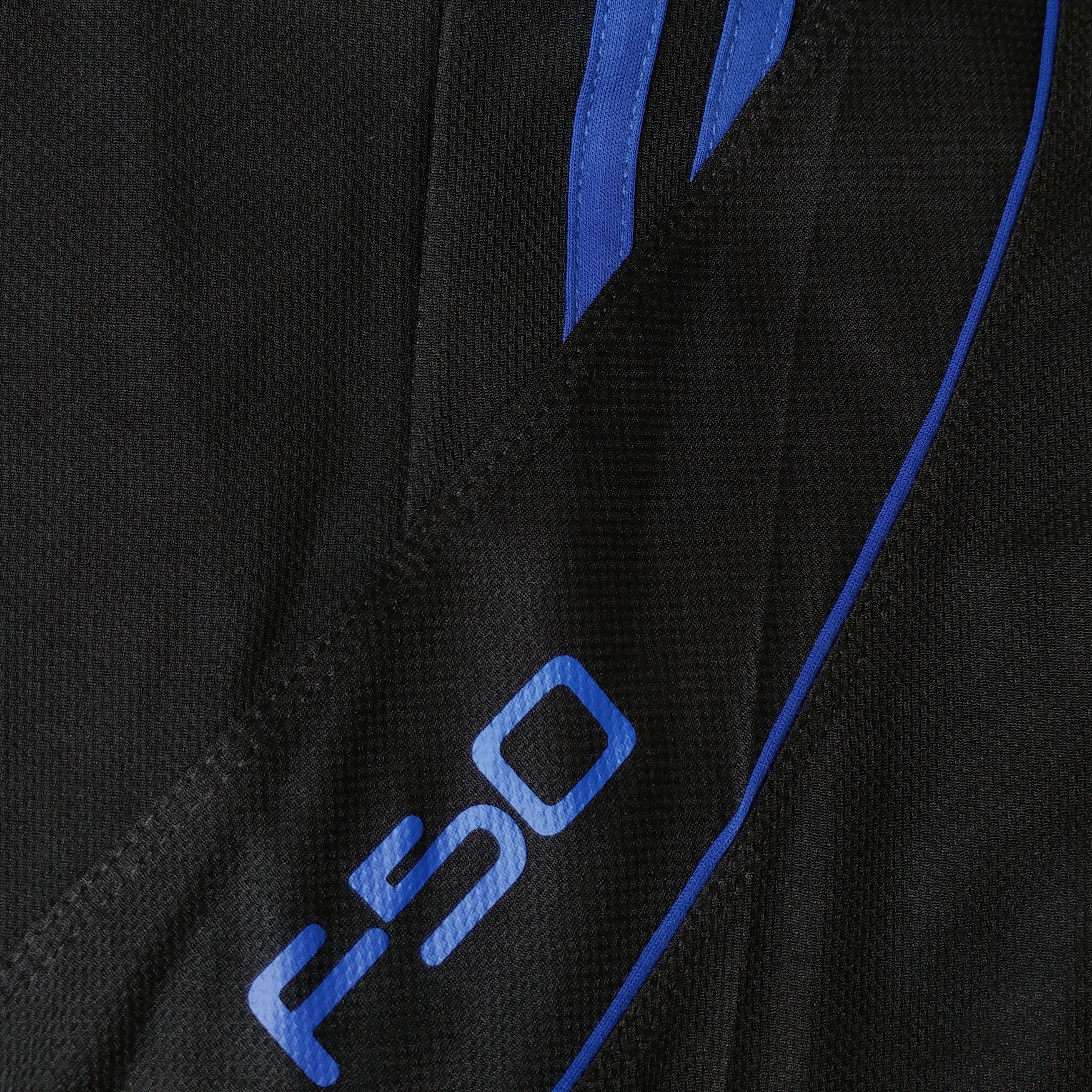 PANTS F50 Holand Negro Azul Rey z Tela 1 Pants deportivos hombre. Negro Azul Rey. Ropa deportiva hombre. Tienda.