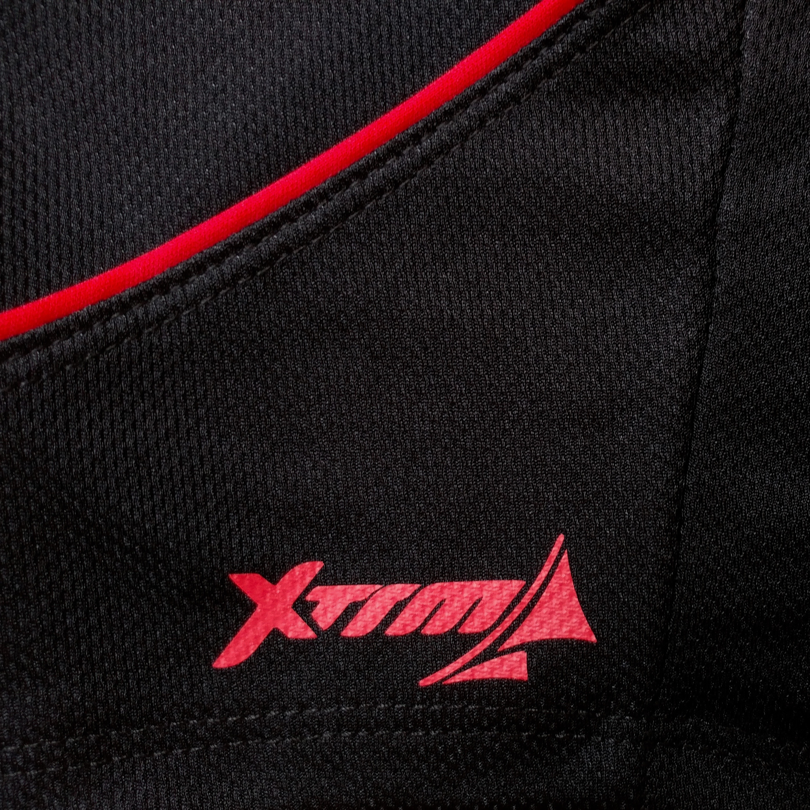 SHORT F50 Holand Negro Rojo z Tela 2 Short deportivo hombre. Negro Rojo. Ropa deportiva hombre. Tienda para hombres.