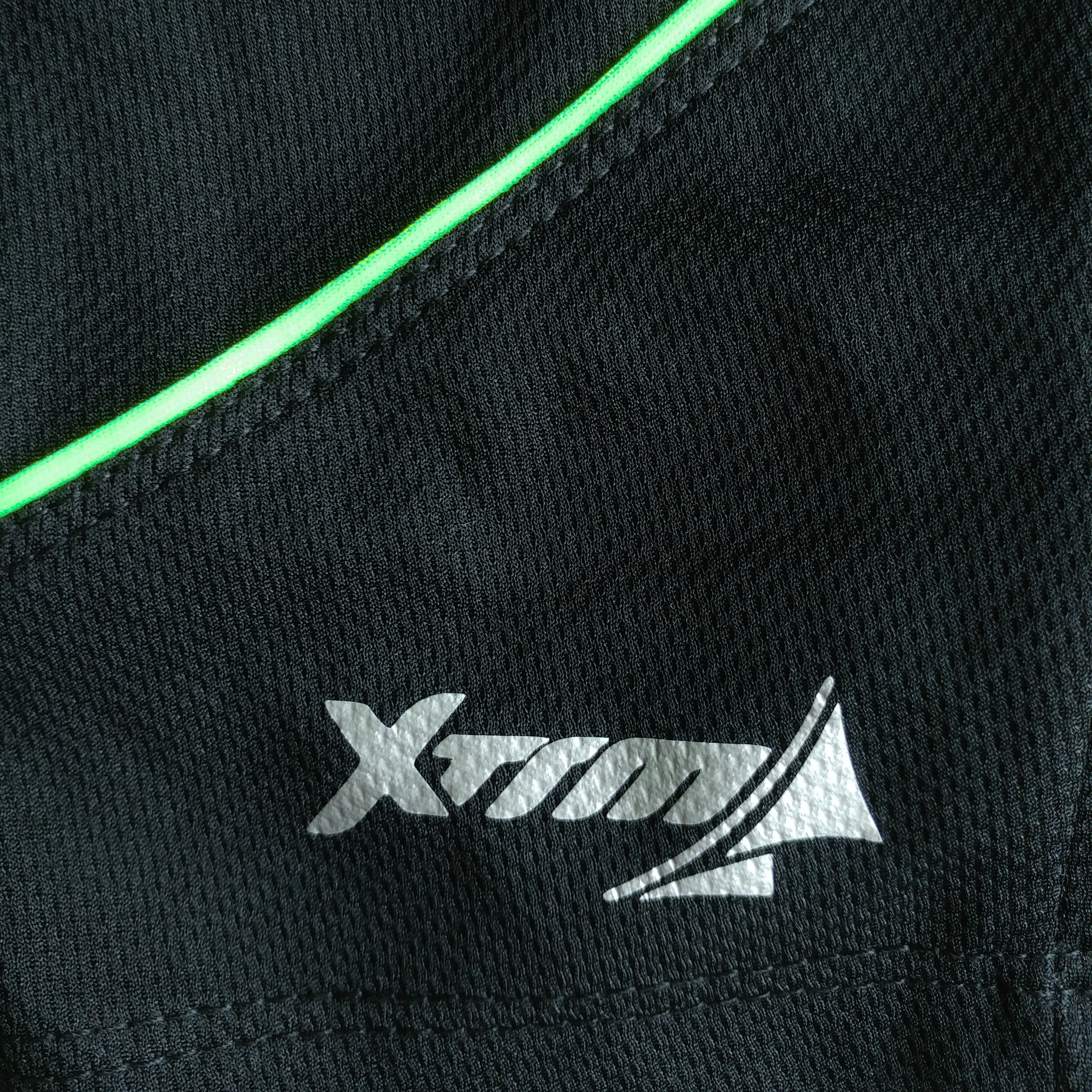 SHORT F50 Holand Negro Verde Neon z Tela 1 Short deportivo hombre. Negro Verde Neon. Ropa deportiva hombre. Tienda para hombres.