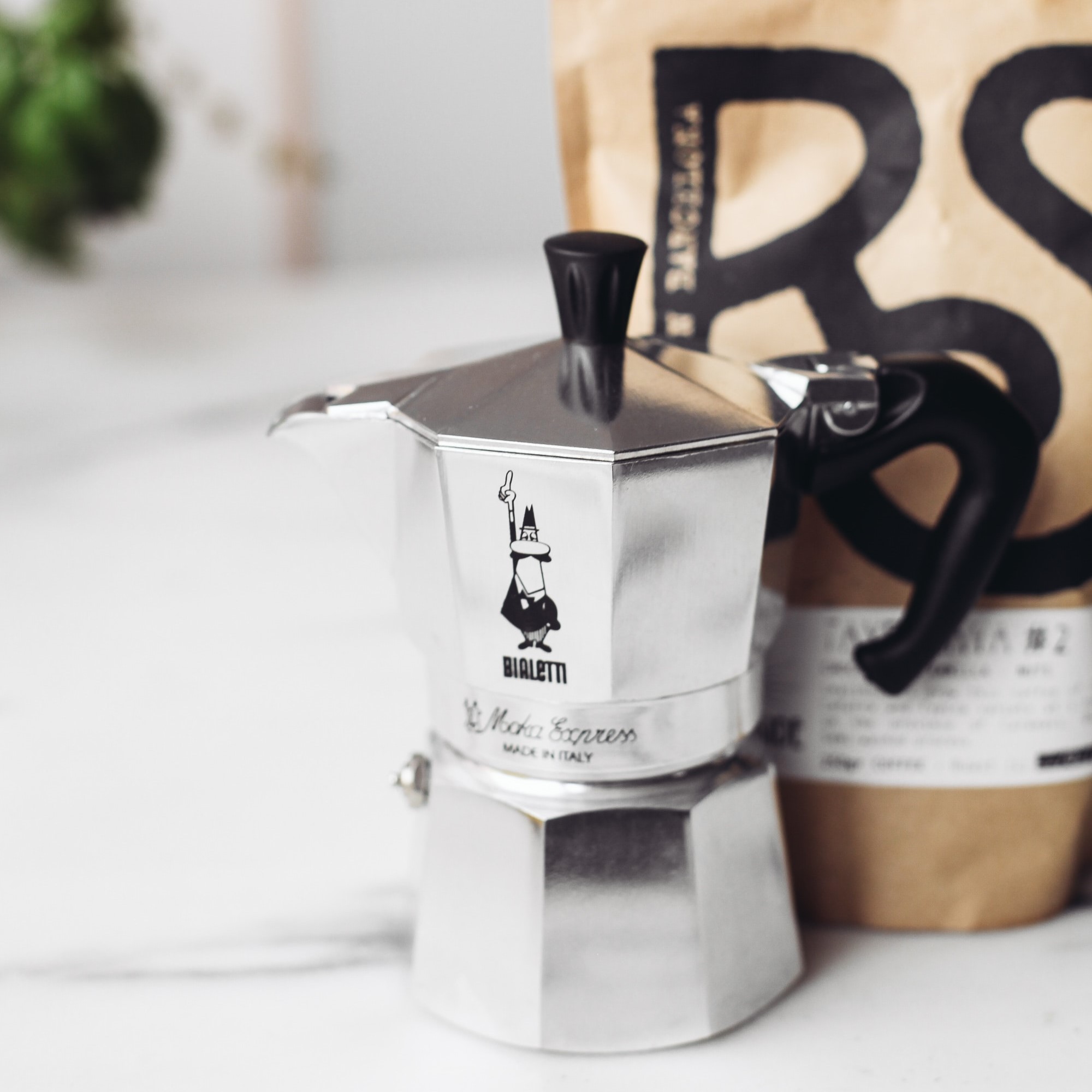 Moka Express Bialetti con Bolsa de Café